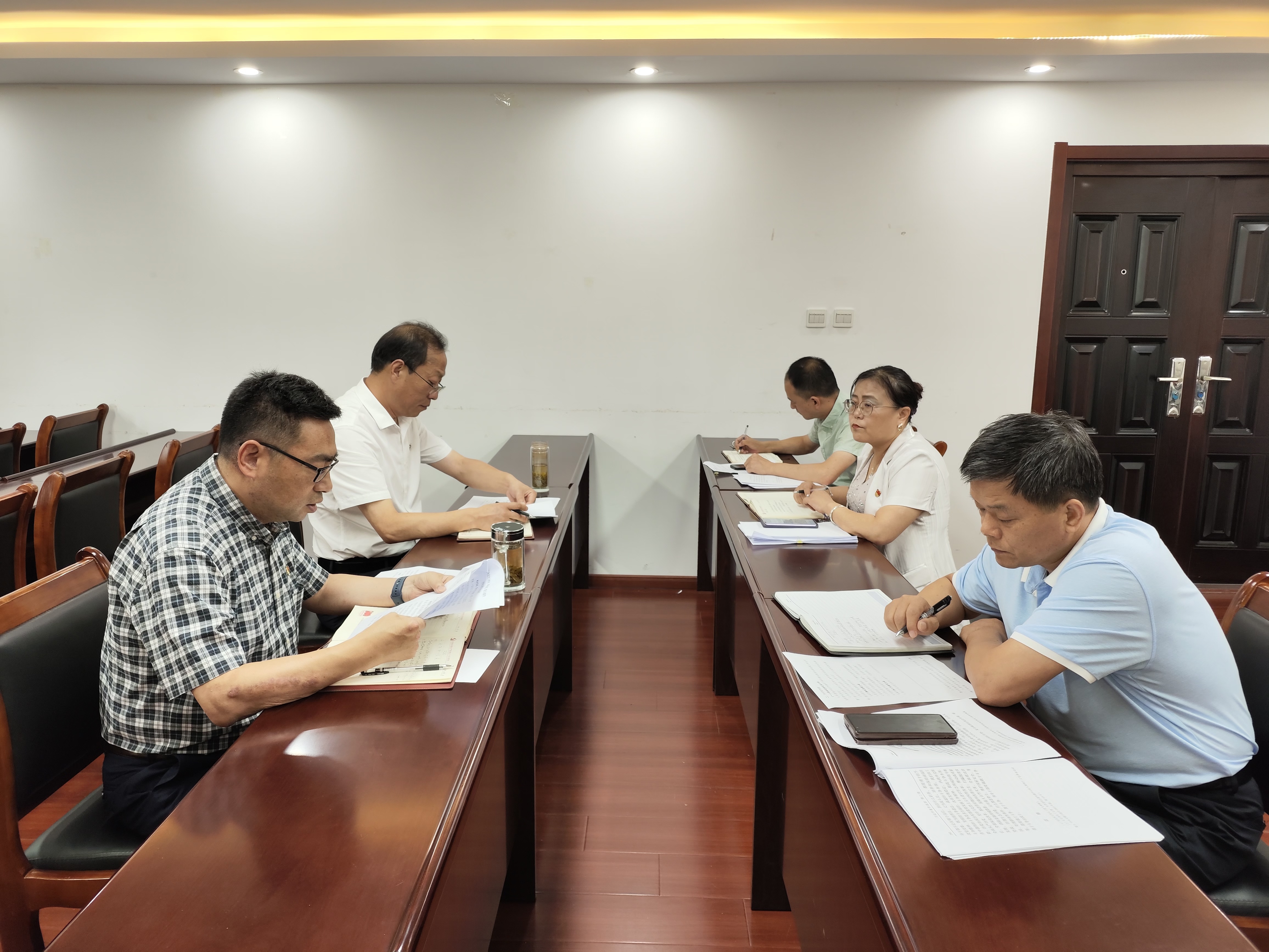 安裝公司黨支部開展“五大”要求、“六破六立”大討論  會議照片.jpg